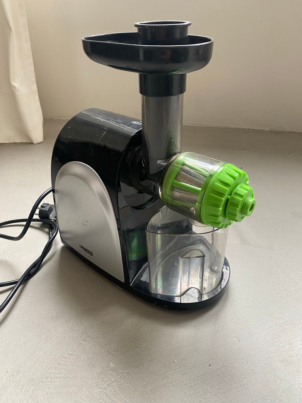 Princess Slowjuicer - Zwarte en zilveren sapmachine, Ophalen, Gebruikt, Elektrisch, Slowjuicer