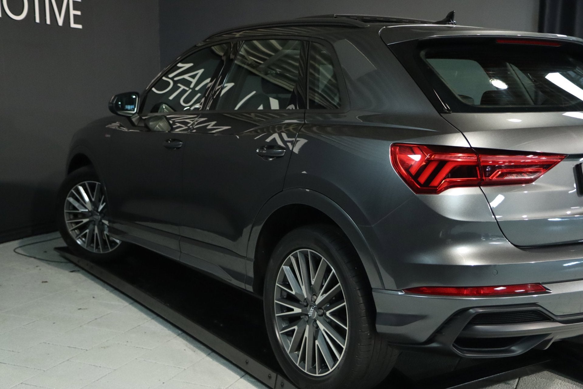 Audi Q3 40 TFSI Quattro 3x S-Line / PANO / VIRTUAL / ACC / C, Auto's, Automaat, Gebruikt, Zwart, 1984 cc