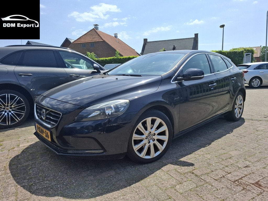 Volvo V40 1.6 D2 Momentum | Airco | Navi | Camera | Trekhaak, Voorwielaandrijving, Euro 5, Gebruikt, 4 cilinders
