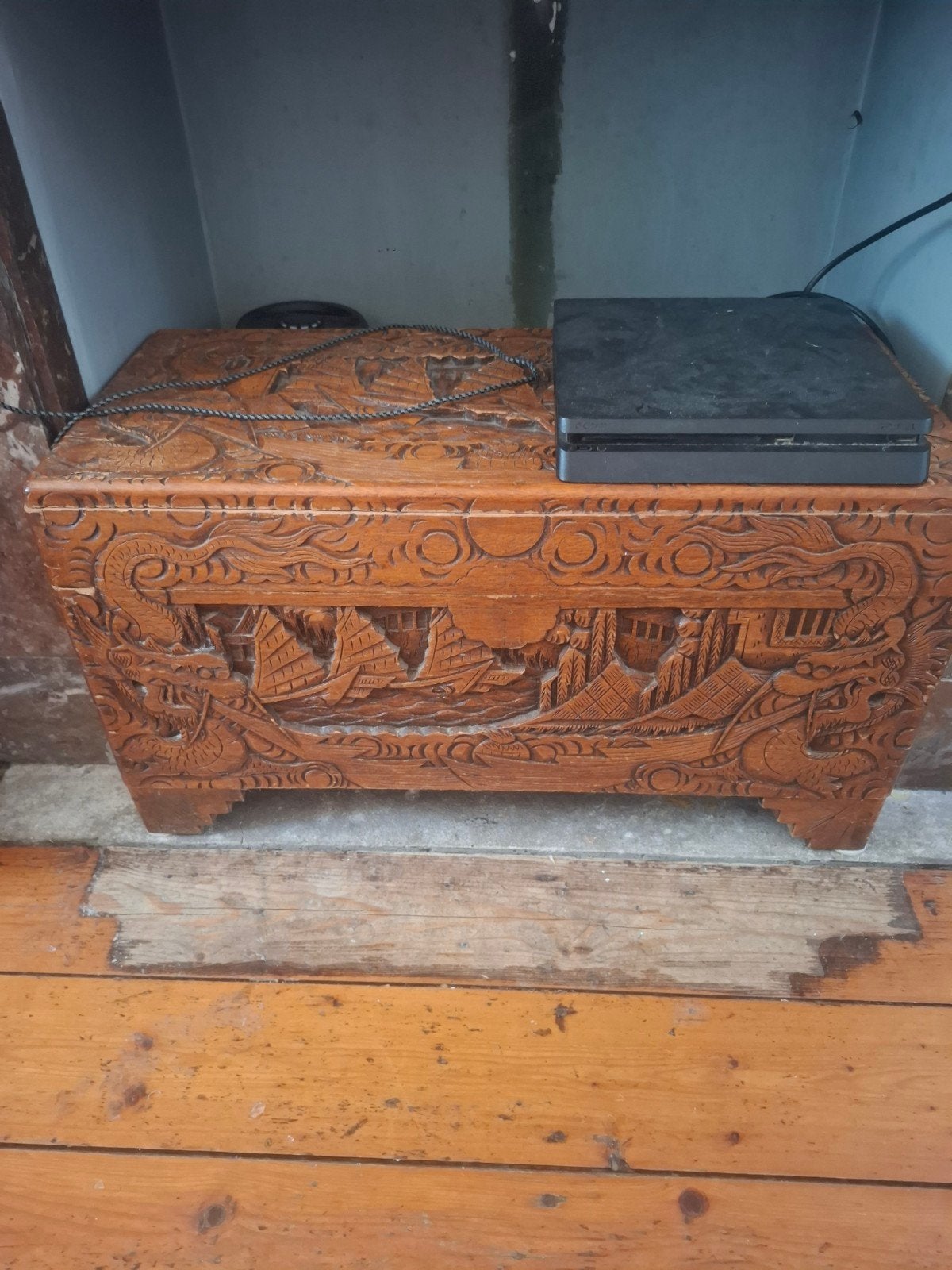 Antieke Chinese kist met houtsnijwerk, Ophalen of Verzenden