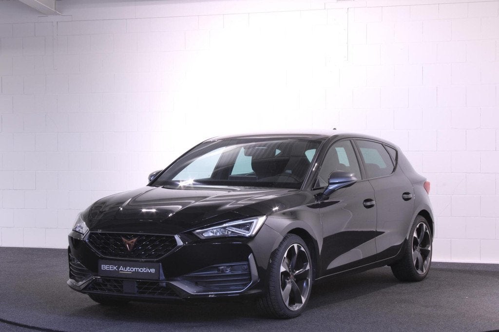 CUPRA Leon 1.5 eTSI | PDC | Apple CarPlay | Stuurverwarming, Auto's, Cupra, Zwart, 4 cilinders, Leon, Leder en Stof