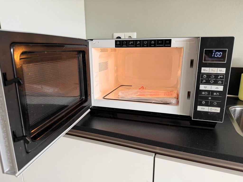Sharp combimagnetron met grill gebruikt, Witgoed en Apparatuur, Magnetrons, Gebruikt, Vrijstaand, Combimagnetron, 45 tot 60 cm