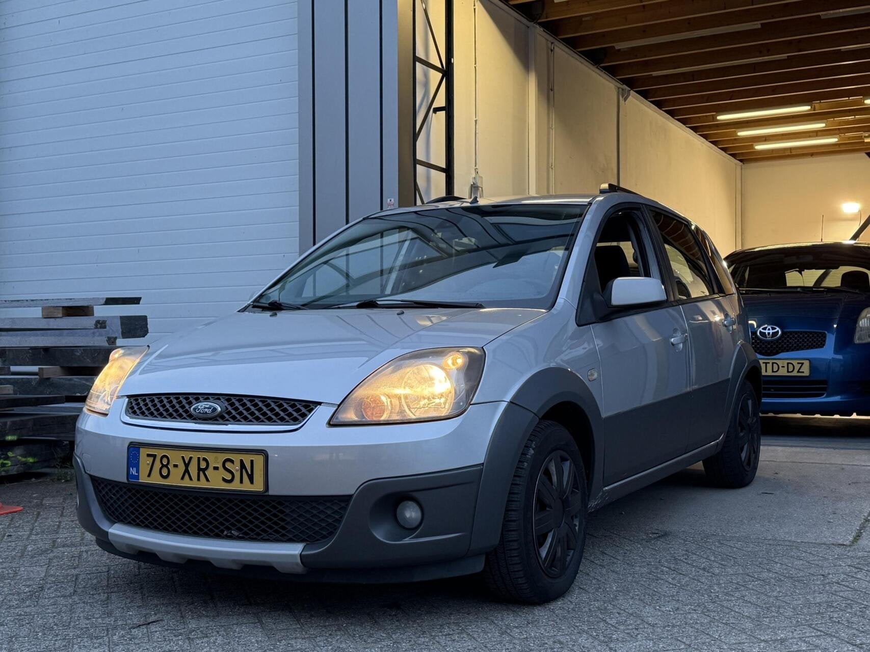 Ford Fiesta 1.4-16V Crossroad|APK|NAP|5 Deuren|Airco|NW Riem, Voorwielaandrijving, 4 cilinders, Elektrische ramen, Origineel Nederlands