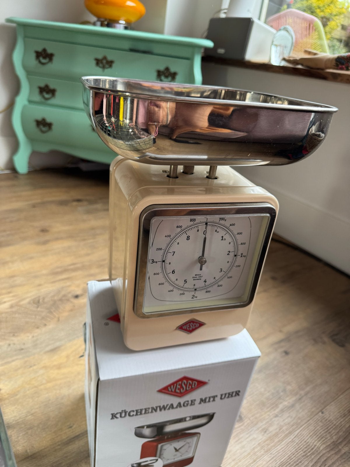 Wesco Keukenweegschaal met Klok - Crème, Witgoed en Apparatuur, Weegschalen, Minder dan 10 kg, Keukenweegschaal, Ophalen of Verzenden