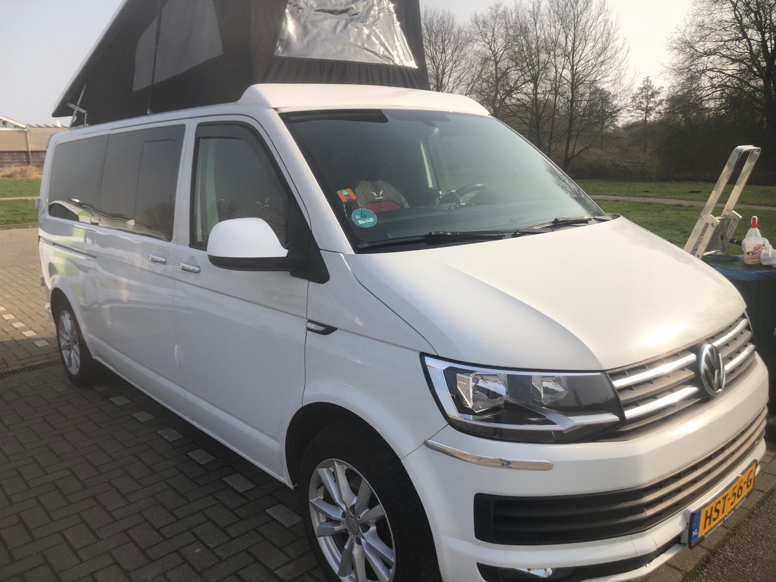 BusCamper Volkswagen T6 Euro 6 met hefdak en complete inbouw, Volkswagen, Diesel, Koelkast, 4 tot 5 meter