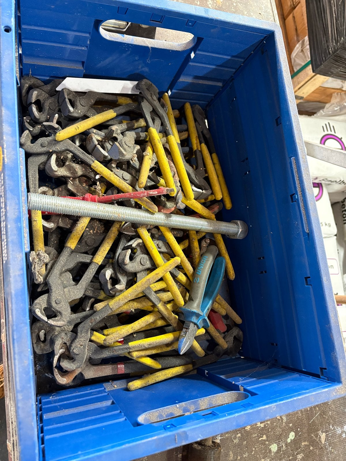 Bak vol diverse kniptangen - Ideaal voor de klusser, Ophalen of Verzenden, Gebruikt, Tang, Overige merken