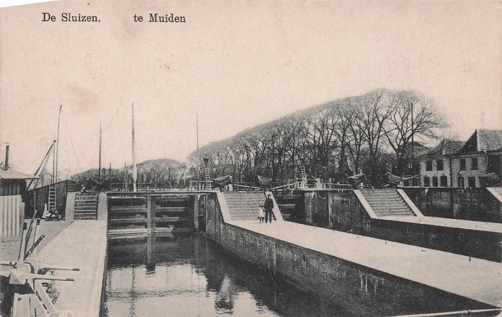 703-102-053 De Sluizen te Muiden, Verzamelen, Ansichtkaarten | Nederland, Verzenden, Voor 1920, Noord-Holland