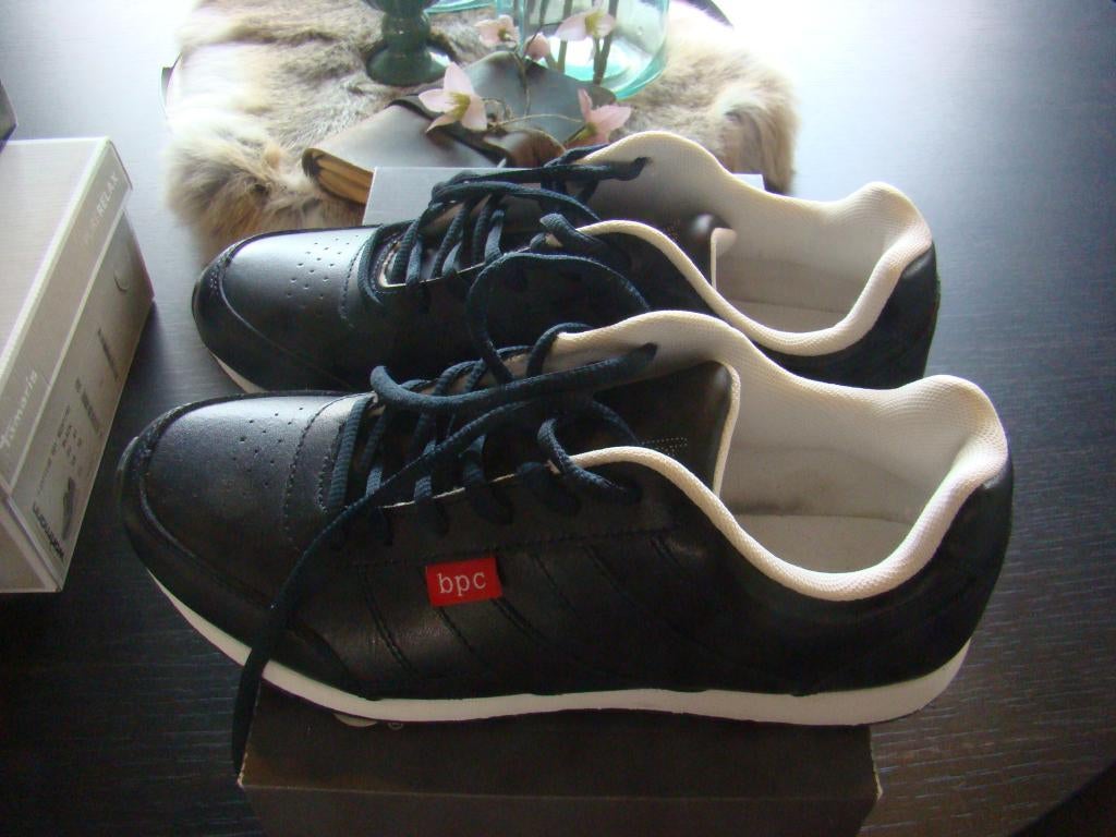 schoenen in perfecte staat en opbrengst kika, Zwart, Ophalen, Tamaris, Sneakers of Gympen