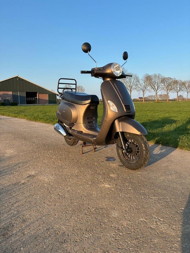 Senzo riva lux, loopt mooi, Ophalen, Maximaal 45 km/u, 49 cc, Zo goed als nieuw