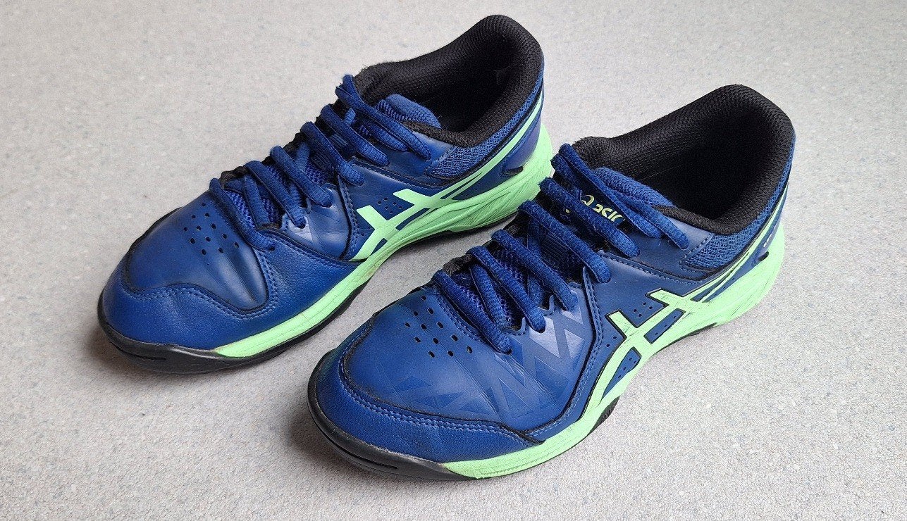 Asics Gel Peak hockeyschoenen maat 35 blauw, Sport en Fitness, Hockey, Zo goed als nieuw, Schoenen, Ophalen of Verzenden