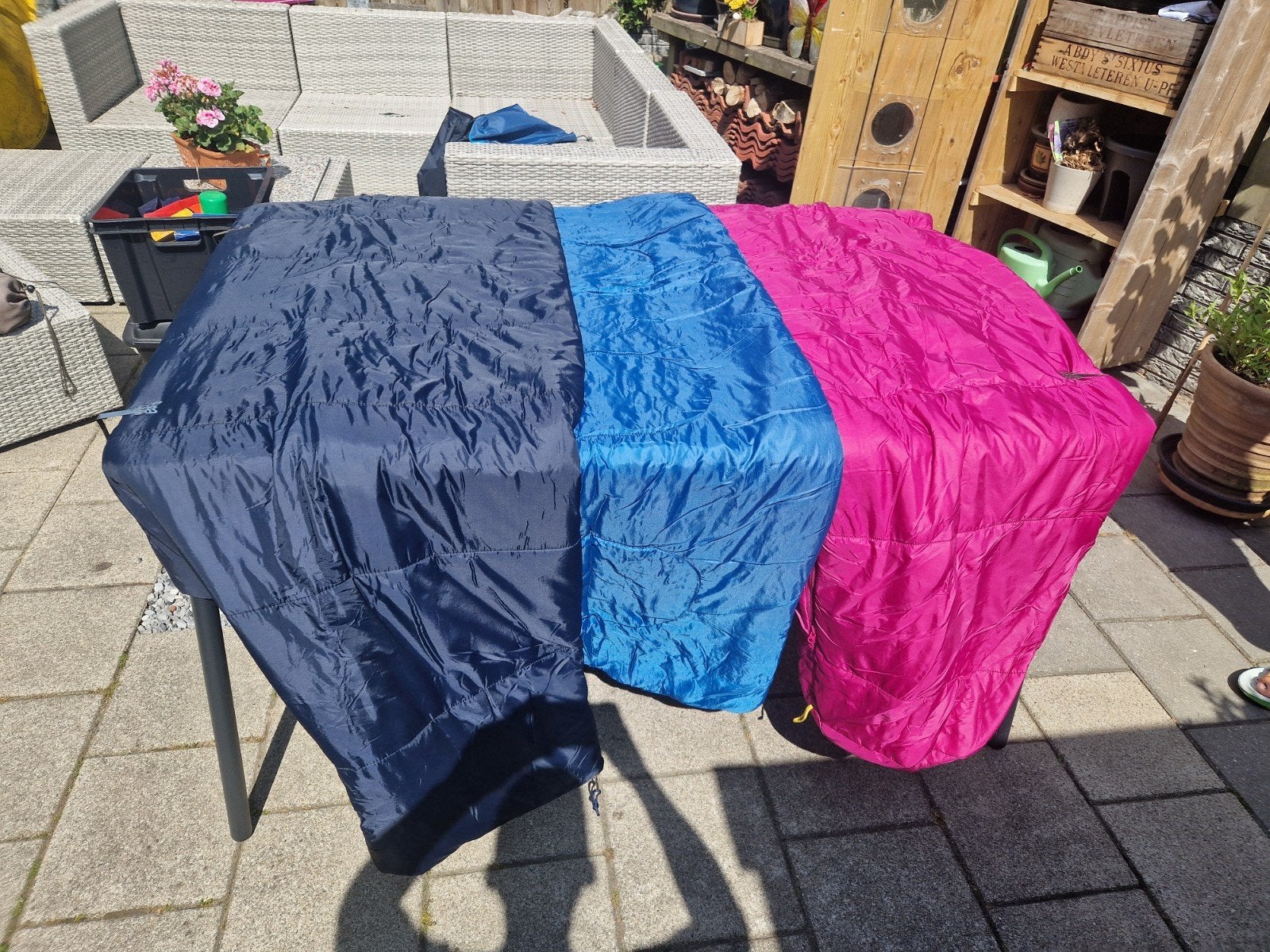 Slaapzakken en zelfopblazende matjes (3 stuks), Caravans en Kamperen, Slaapzakken, Ophalen of Verzenden, Gebruikt
