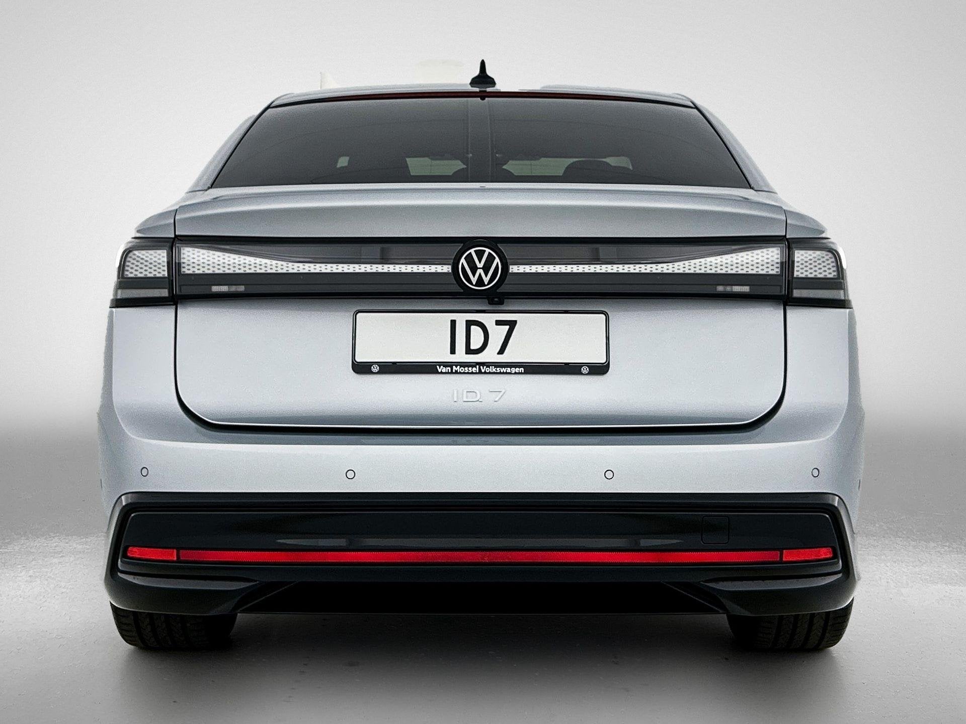Volkswagen ID.7 Pro Business 77 kWh 286 PK | IQ Lights | Ele, Auto's, Automaat, Gebruikt, 595 km, 2084 kg