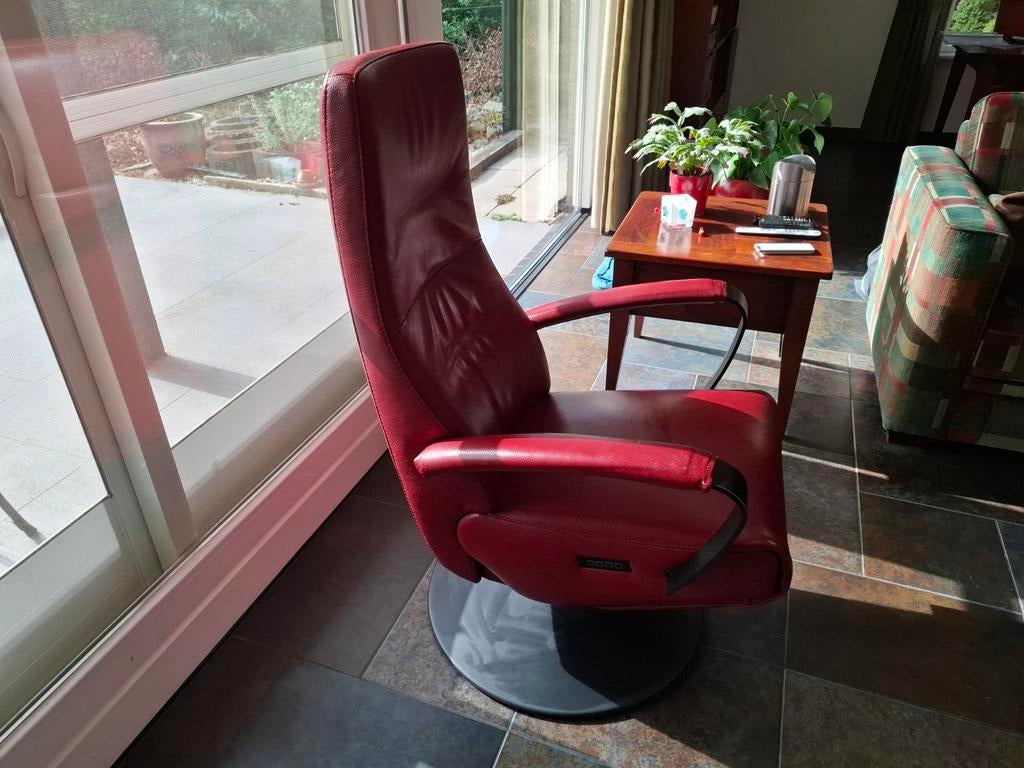 Elektronisch Verstelbare Relaxstoel - Rood Leer, Huis en Inrichting, Fauteuils, Ophalen of Verzenden, Zo goed als nieuw, Leer