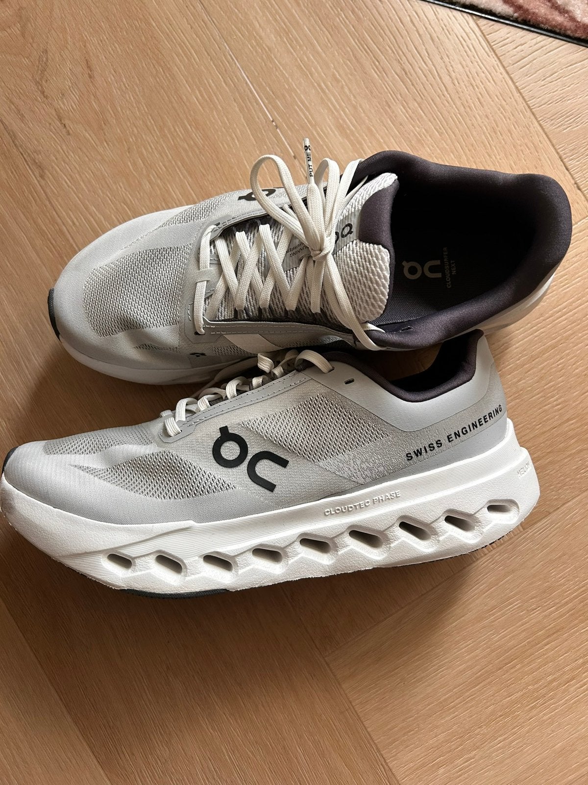 On Cloudsurfer Next - Maat 41 - Zo goed als nieuw, Kleding | Heren, Ophalen of Verzenden, Zo goed als nieuw, Wit, Sneakers of Gympen
