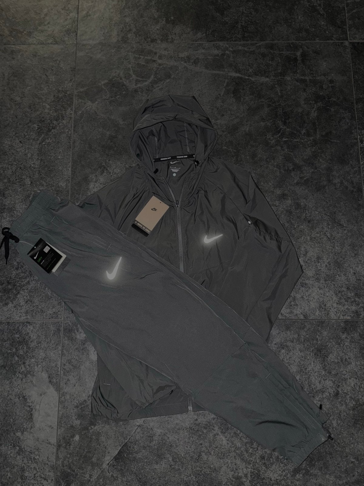 Nike miller tracksuit (jas en broek) - Maat S, Nieuw, Ophalen of Verzenden, Grijs, Algemeen