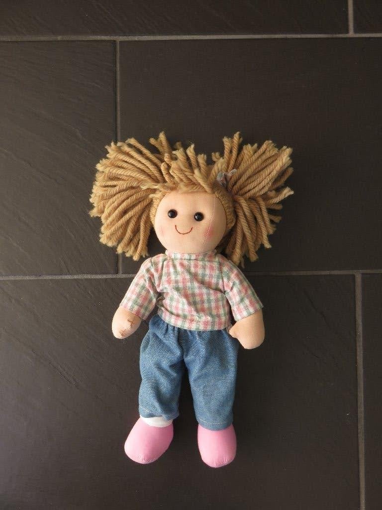 Stoffen pop met kleding, ca 32cm groot. Mooi afgewerkt., Ophalen of Verzenden, Zo goed als nieuw, Overige typen