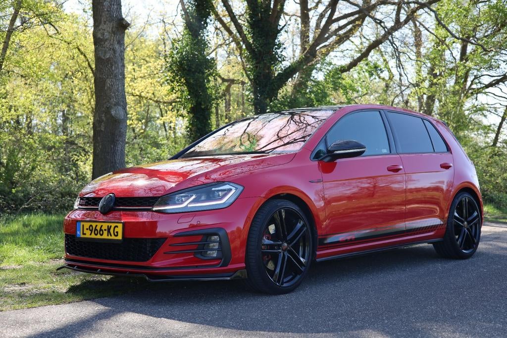 VW Golf GTI 7.5 | VOL OPTIES | LEDER | PANO | ACC | DCC |, Auto's, Zwart, 4 cilinders, Leder, 1600 kg