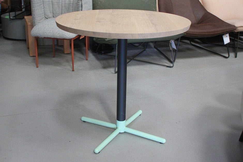 Hippe ronde eettafel + 4 eetkamerstoelen Jess Design, Ophalen, Zo goed als nieuw, Leer, Vier