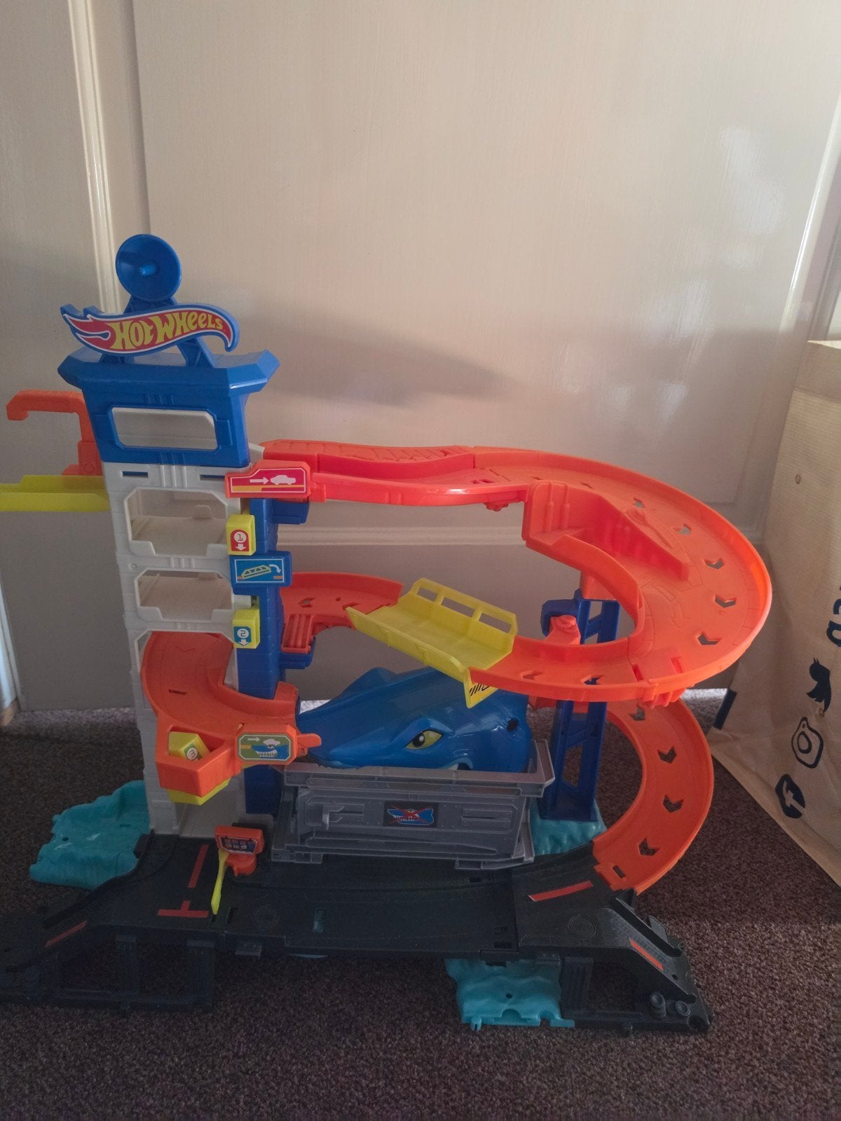 Hot Wheels City Ultimate Garage met haai, Ophalen, Gebruikt