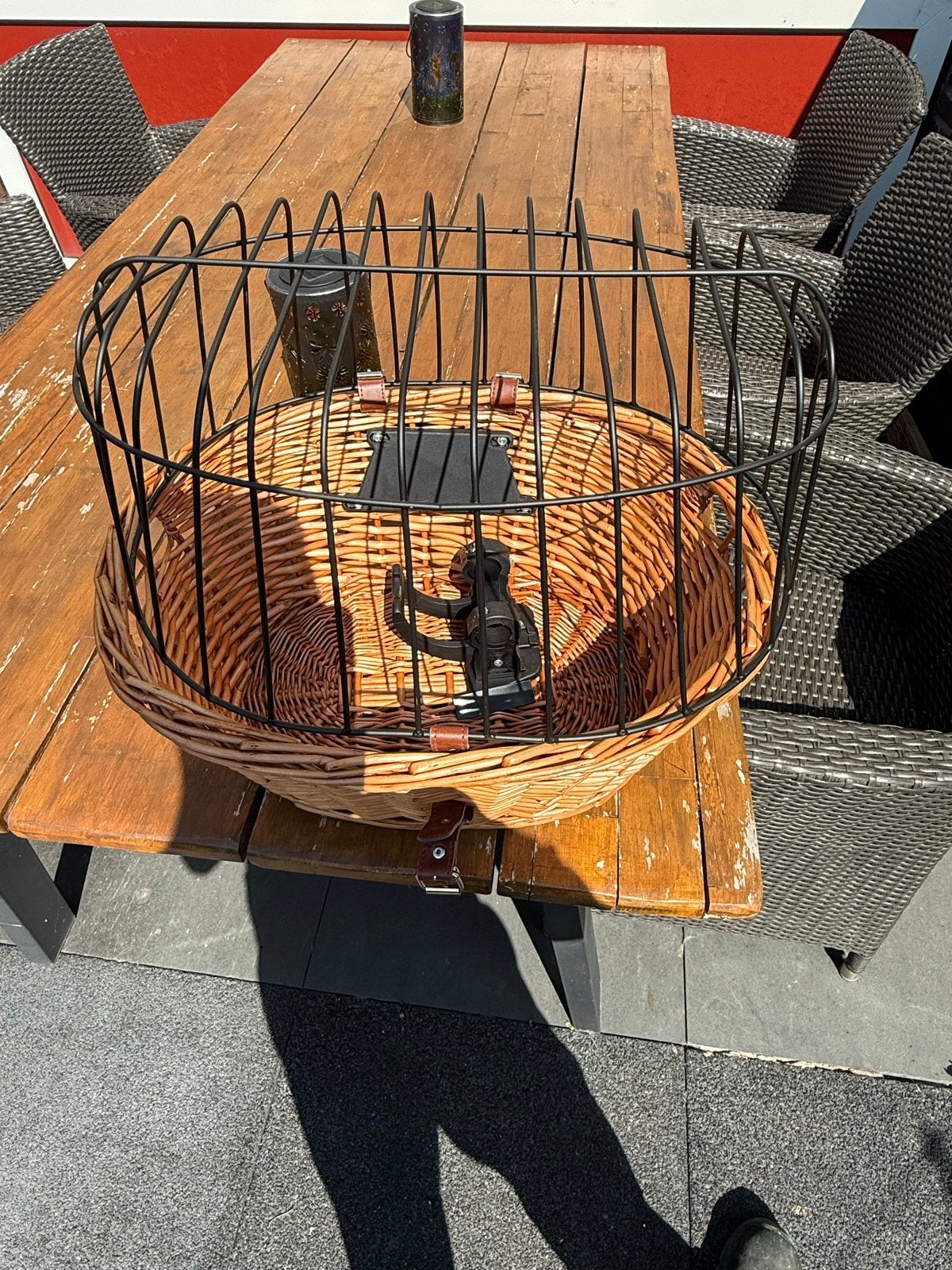 Rotan fietsmand met metalen rooster, Ophalen, Zo goed als nieuw, Fietsmand, Stuurbevestiging
