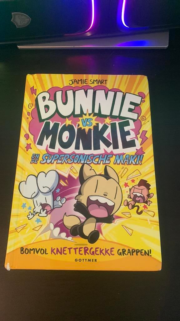 Boek bunnie vs monkie 4, Ophalen of Verzenden, Zo goed als nieuw