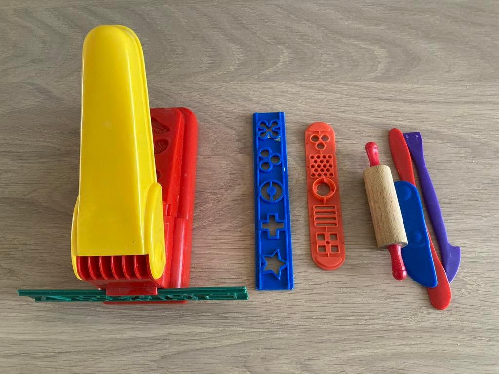 Young Artist Kleiset met Vormpjes en Koffer, Ophalen of Verzenden, Gebruikt, Knutselen