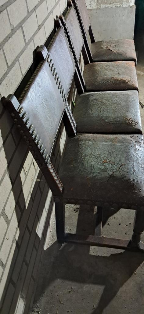 4 antieke stoelen, bruin bewerkt. Zitting beschadigt, Ophalen
