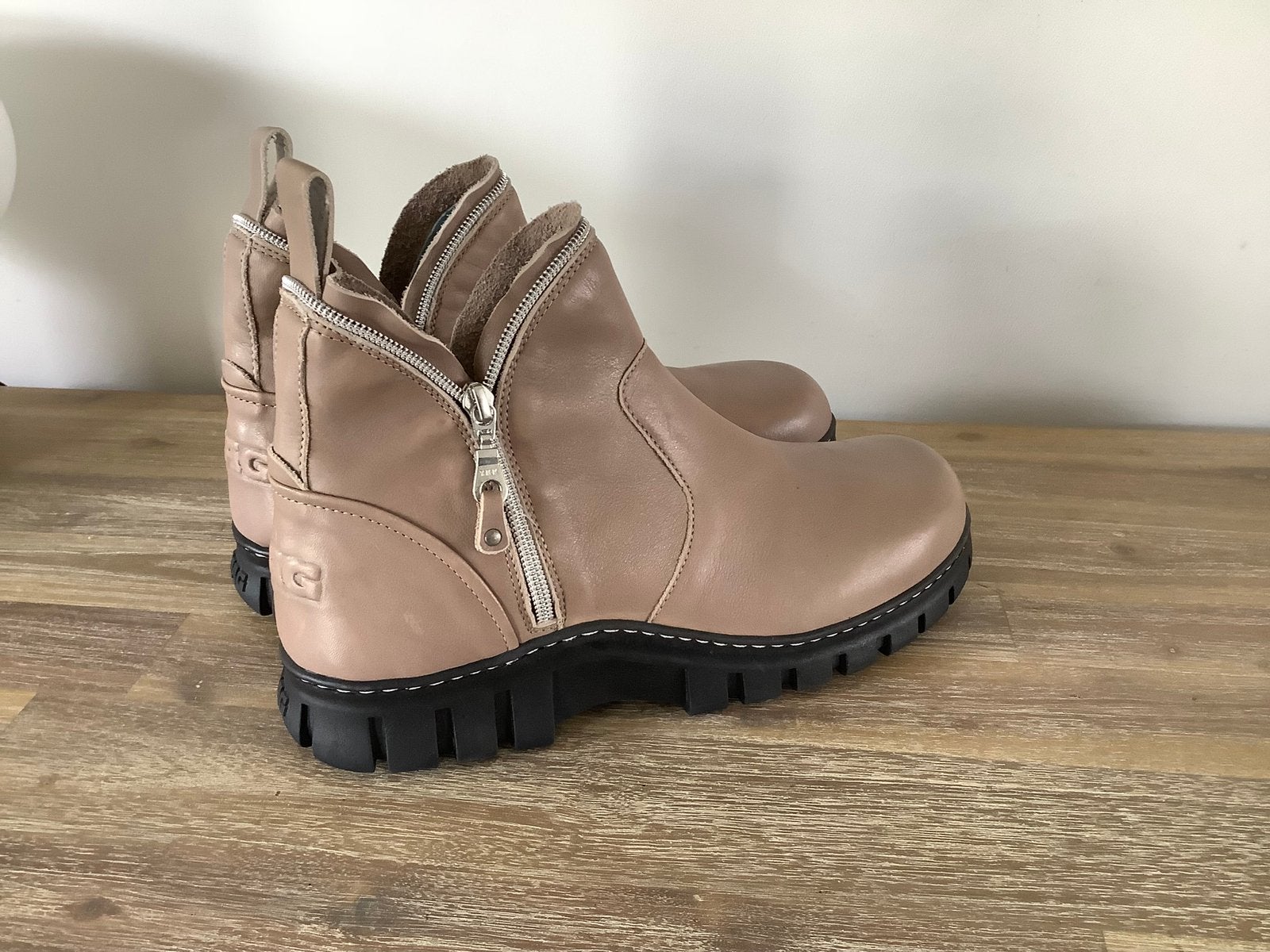 Mag enkellaarzen maat 42, Kleding | Dames, Schoenen, Beige, Lage of Enkellaarzen, Nieuw, Ophalen of Verzenden