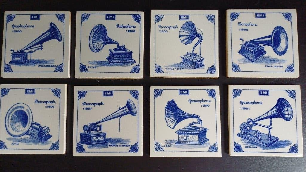 EMI onderzetters/tegeltjes grammofoons 8 stuks, Verzenden, Glasonderzetter, Gebruikt, Met opbergdoos