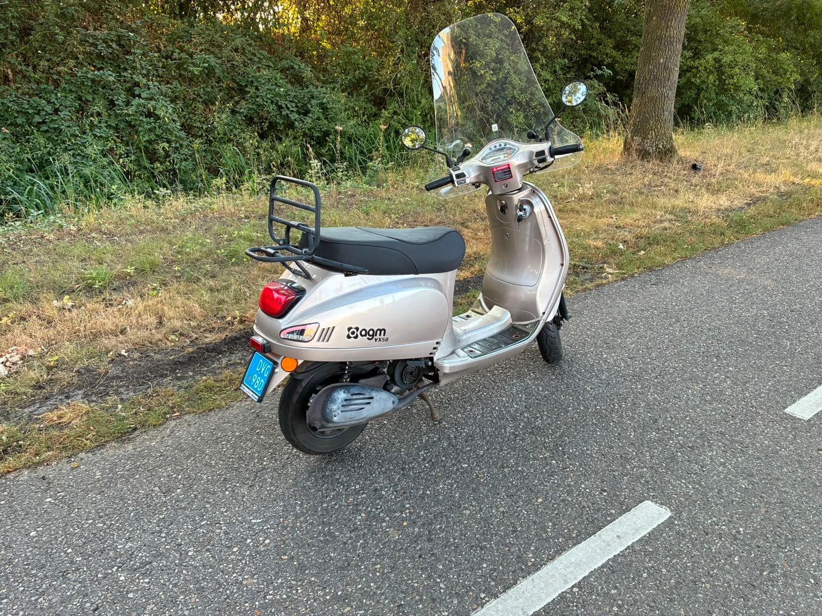 AGM scooter- Champagne kleur-  2019, Fietsen en Brommers, Ophalen, Zo goed als nieuw, Benzine, Overige merken