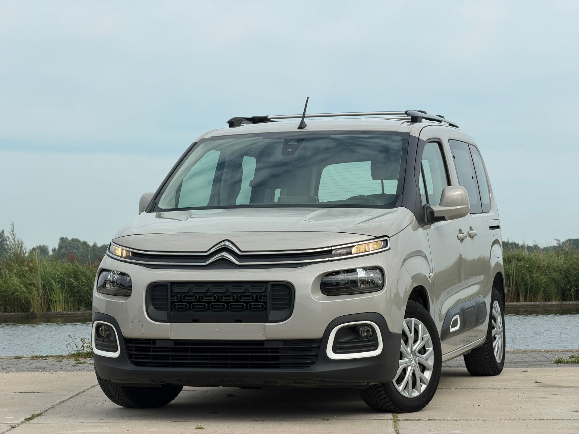 Citroen BERLINGO 1.2 PureTech Feel So Good - Sable Metallic, Auto's, Voorwielaandrijving, Stof, Gebruikt, 1199 cc