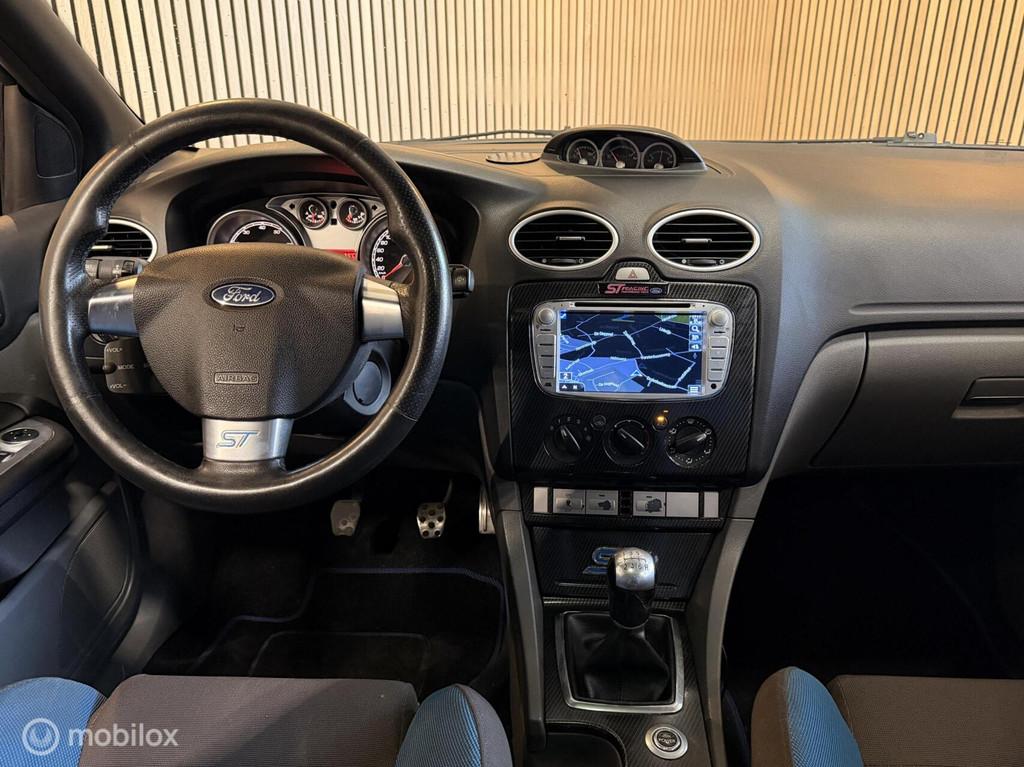 Ford Focus 2.5 ST RS-Look Facelift DAKRAAM NAVI BT RECARO, Auto's, Ford, Stof, Gebruikt, Zwart, 11 km/l