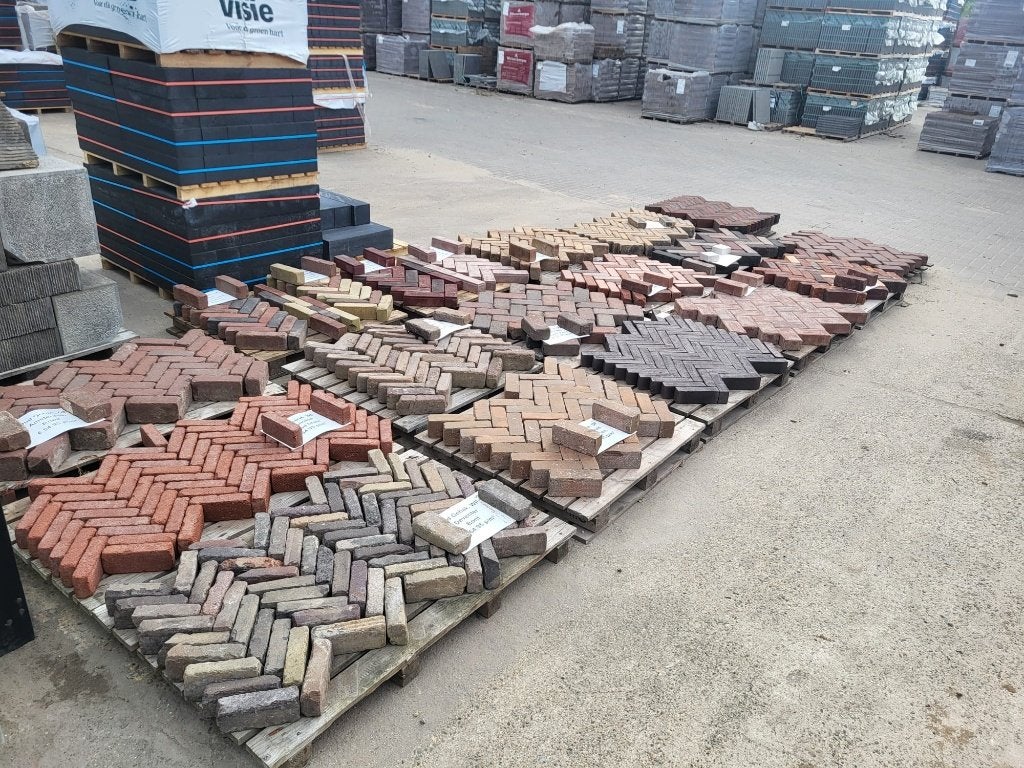 Foto 4 van Grote hoeveelheden / soorten gebruikte hard gebakken klinker