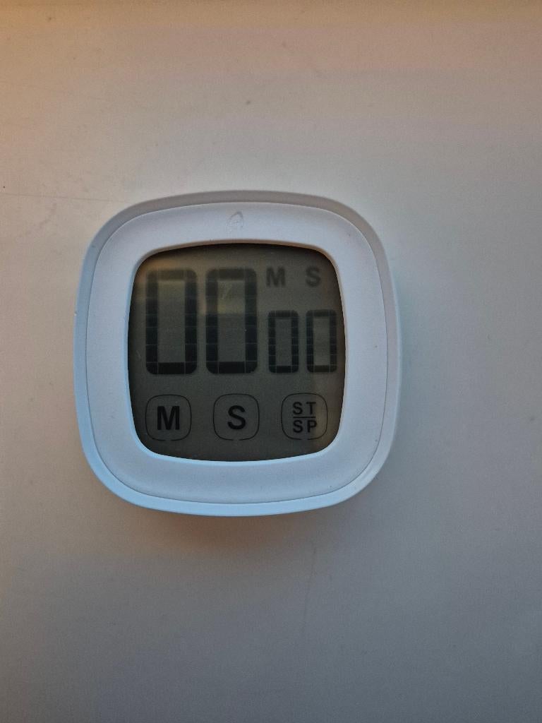 Digitale kookwekker magnetisch | Digital kitchen timer, Kleding | Dames, Schoenen, Zo goed als nieuw, Sneakers of Gympen, Wit
