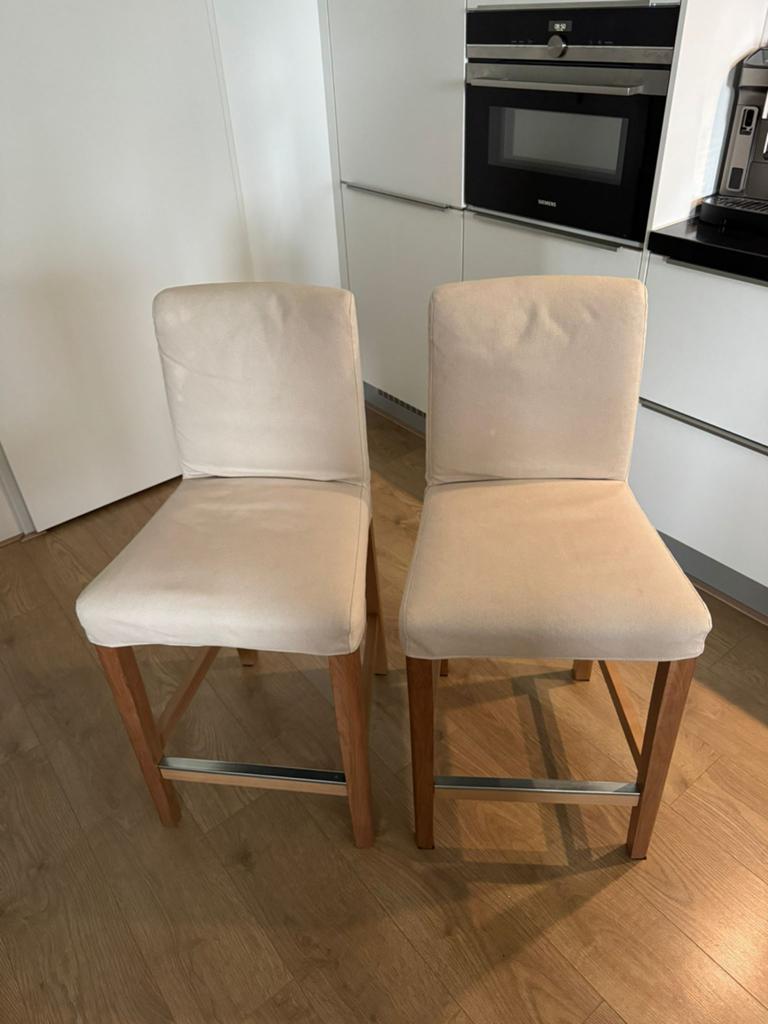 Set van 2 beige IKEA barkrukken met houten onderstel, Ophalen, Gebruikt, 90 cm of meer, Hout