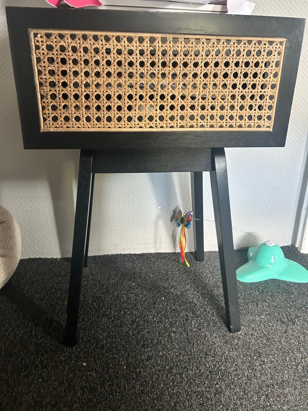 H&M Home Nachtkastje met rotan detail, Ophalen, Gebruikt, 55 tot 70 cm, 45 tot 65 cm