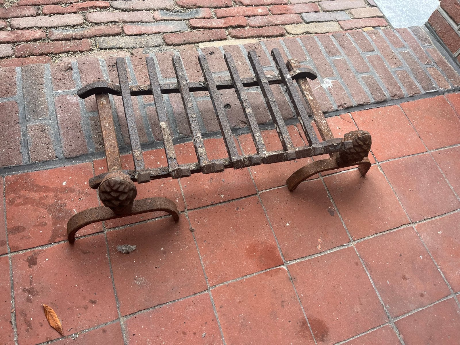 Antieke gietijzeren haardbokken met rooster, Huis en Inrichting, Ophalen, Gebruikt, Vrijstaande haard, Overige soorten