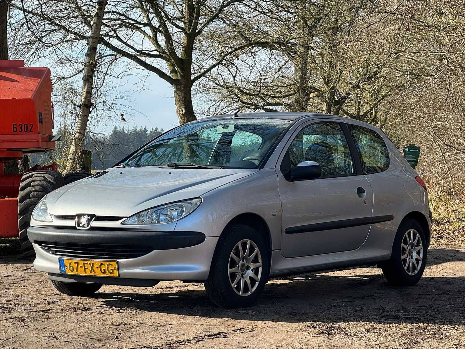 Peugeot - 206 - 1.4 XT - 2000 - 67-FX-GG, 15 km/l, 31 €/maand, 4 cilinders, Origineel Nederlands