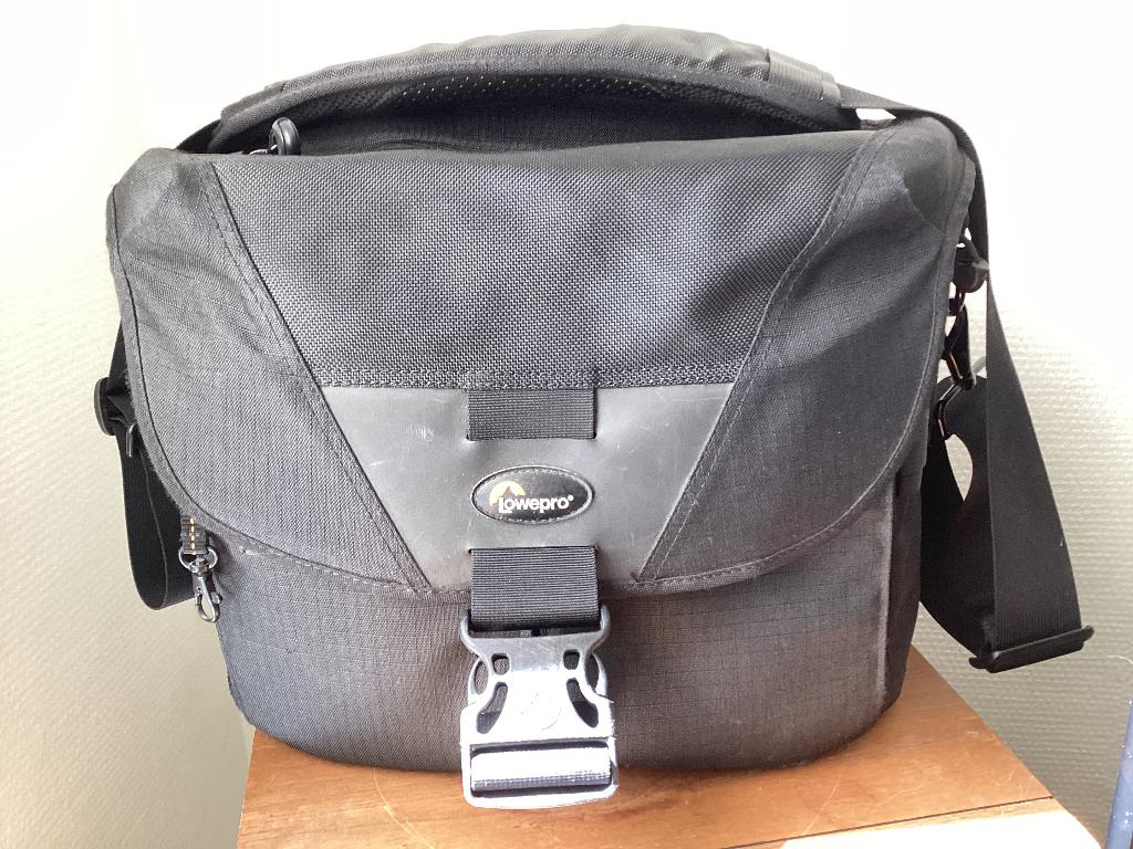 Lowepro cameratas Stealth reporter D400 AW, Ophalen of Verzenden, Zo goed als nieuw, Schoudertas, Lowepro