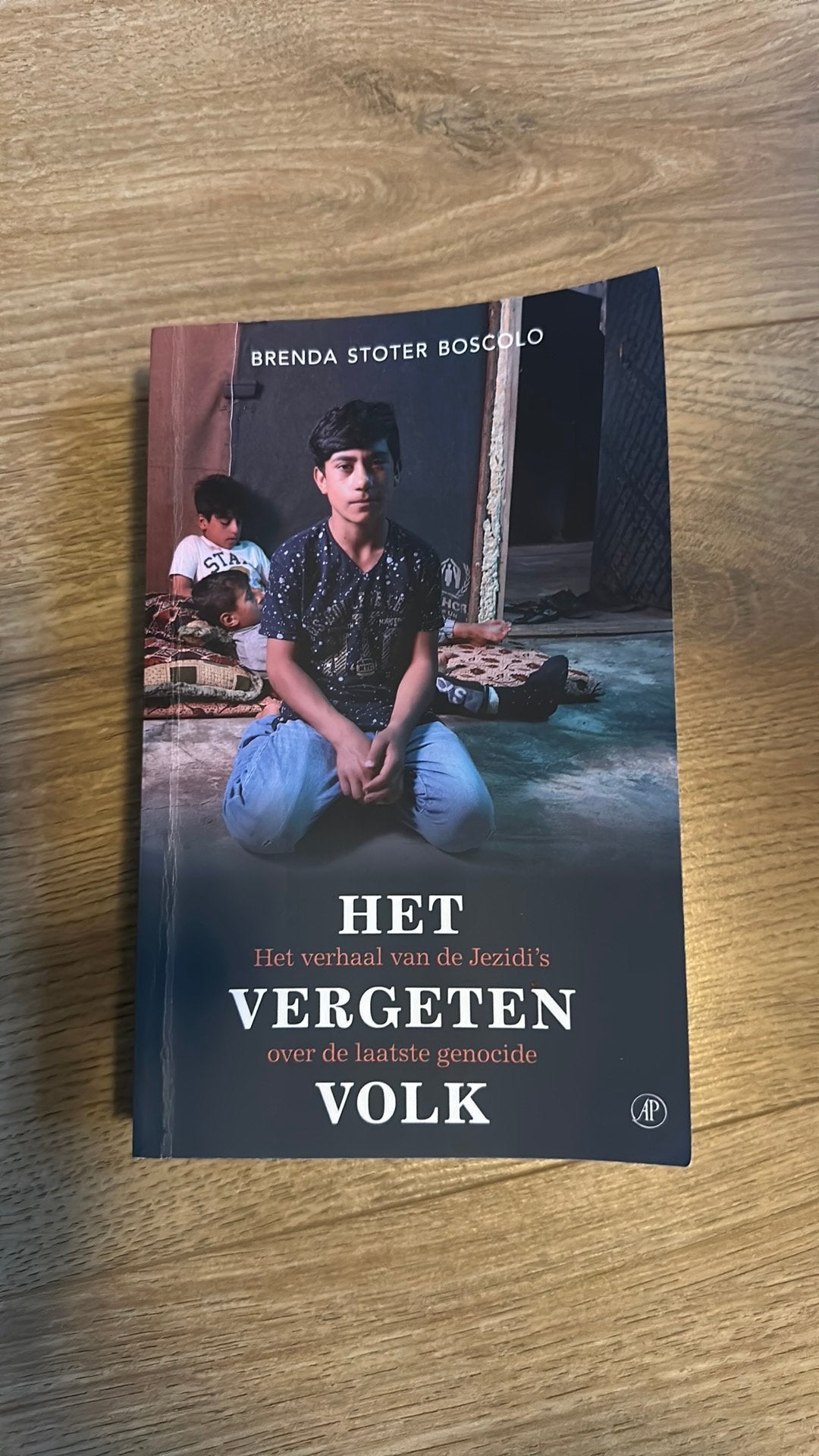 Brenda Stoter Boscolo - Het vergeten volk, Ophalen of Verzenden, Zo goed als nieuw, Brenda Stoter Boscolo
