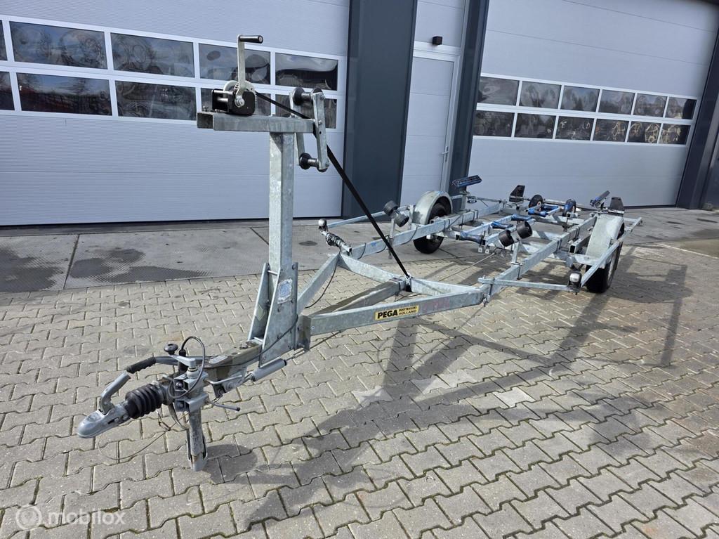 PEGA 1600kg kenteken 7 mtr, Gebruikt