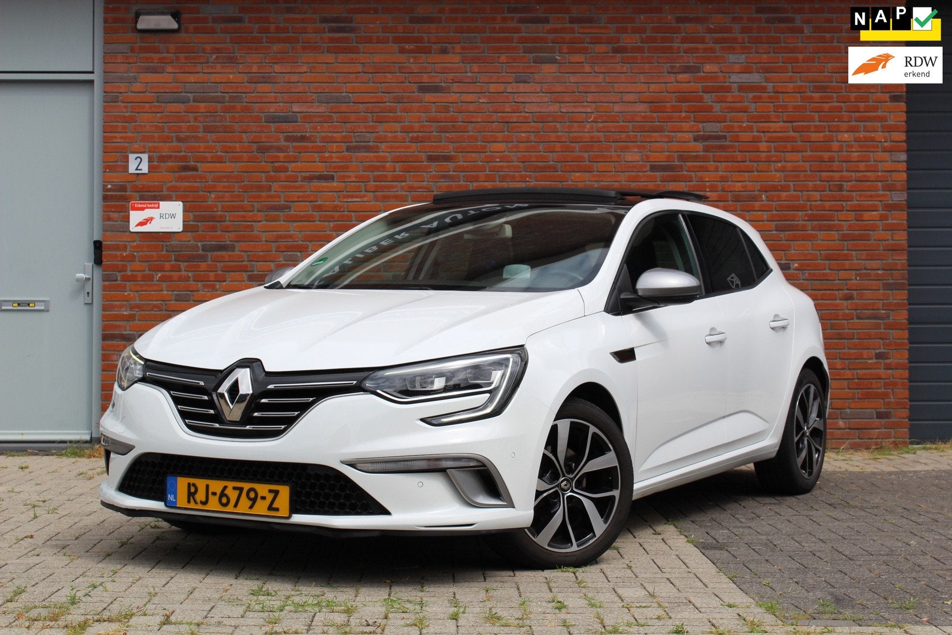 Renault Mégane 1.2 TCe GT-Line | VOL OPTIES! | PANO HUD BOS, Voorwielaandrijving, Gebruikt, 4 cilinders, Bedrijf