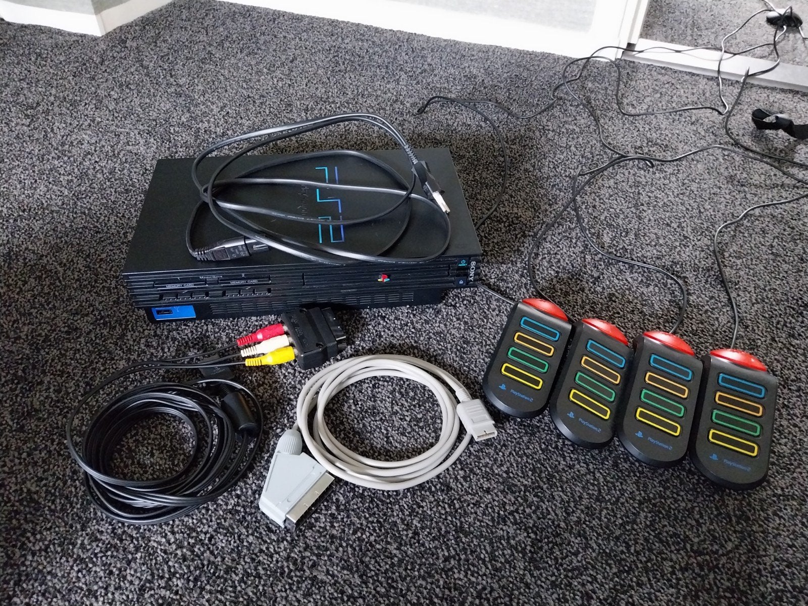 PlayStation 2 (PS2) met Buzz! controllers, Spelcomputers en Games, Gebruikt, Ophalen of Verzenden, Met 3 controllers of meer, Phat