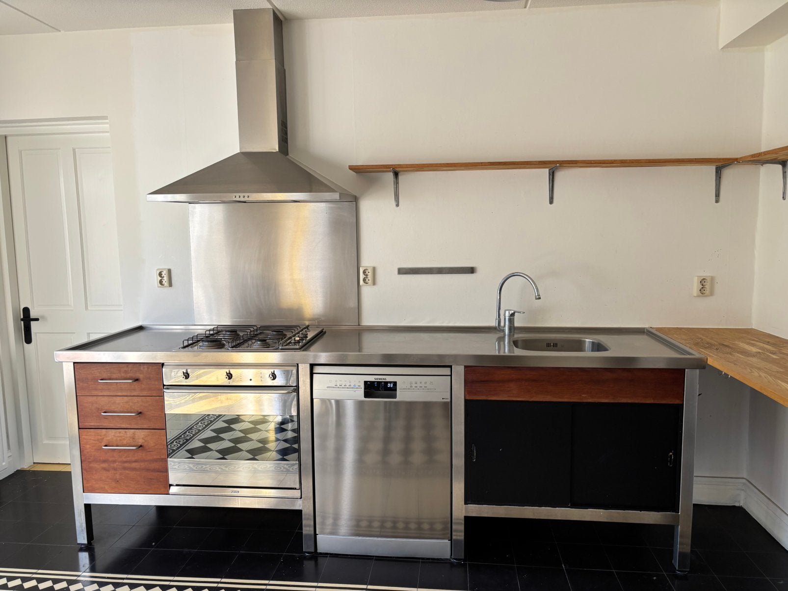 Keuken met apparatuur, Ophalen, Gebruikt, Staal of Rvs, Enkelwandige keuken