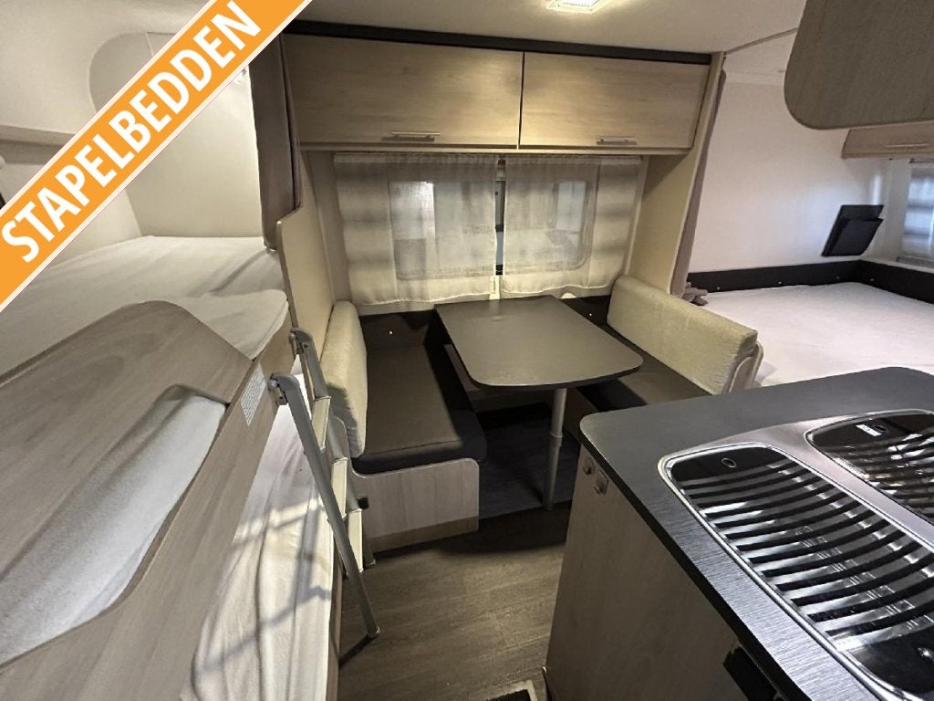 Caravelair Antares 476 stapelbed en voortent, Overige typen, Treinzit, 750 - 1000 kg, 5 tot 6 meter