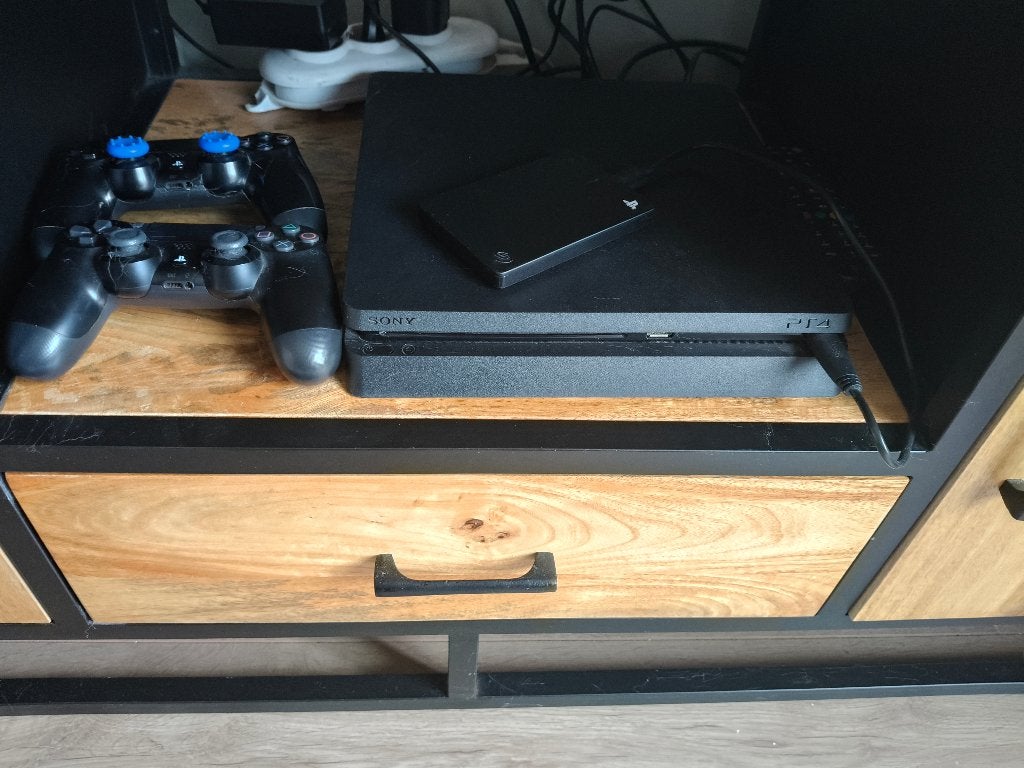 PlayStation 4 Slim met 2 controllers, 2TB geheugen, en games, 500 GB, Met 2 controllers, Ophalen of Verzenden, Zo goed als nieuw