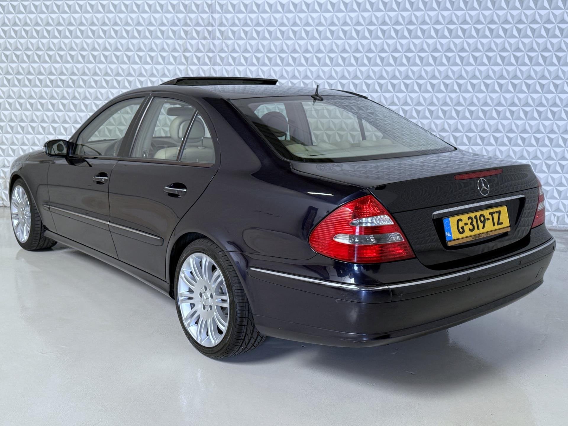 Mercedes-Benz E-klasse 500 ( E500 ) Avantgarde V8 / 195.000k, Auto's, Automaat, Achterwielaandrijving, Gebruikt, 8 cilinders