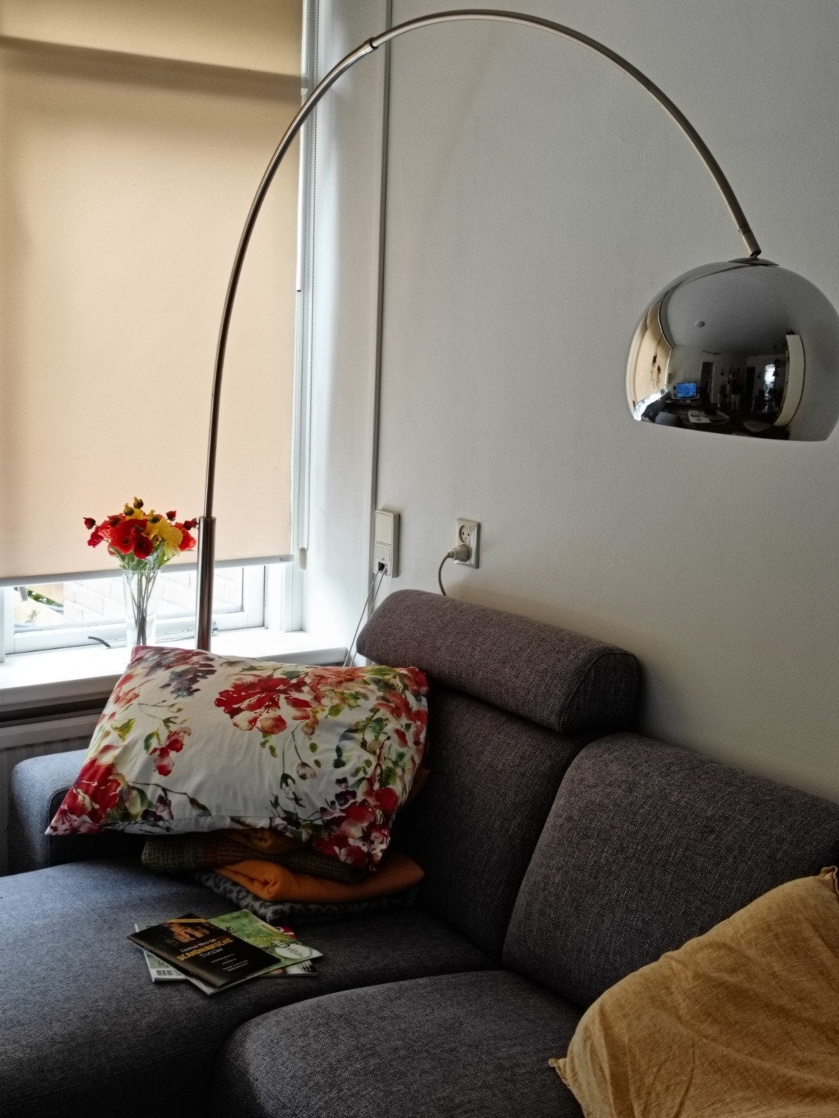 Moderne booglamp met chromen kap, Ophalen, Gebruikt, Modern, Industrieel, Metaal