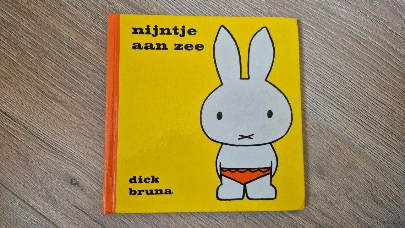 Nijntje aan Zee - Dick Bruna (Hardcover), Ophalen of Verzenden, Zo goed als nieuw, Dick Bruna, Sprookjes
