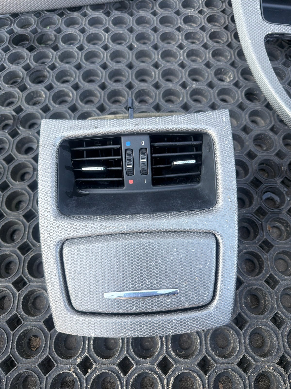 BMW E90 E91 E92 E93 Achter Ventilatie Rooster met Opbergvak, Ophalen of Verzenden